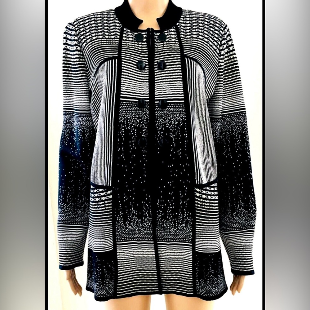 Ming Wang Long Sleeve Black/White Tunic Length Cardigan Jacket Button Detail